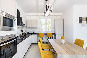 House Villas - Sea Boutique Apartment Family Room