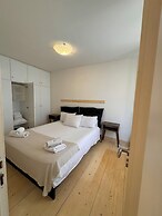 THE CENTRIC Apt. by LOC HOSPITALITY