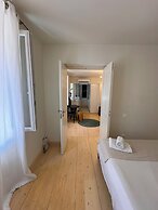 THE CENTRIC Apt. by LOC HOSPITALITY