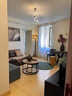 THE CENTRIC Apt. by LOC HOSPITALITY