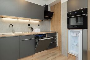 Kapitański Mostek by Renters