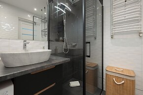 Kapitański Mostek by Renters