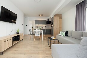 Kapitański Mostek by Renters