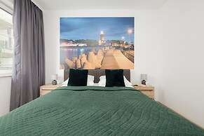 Kapitański Mostek by Renters