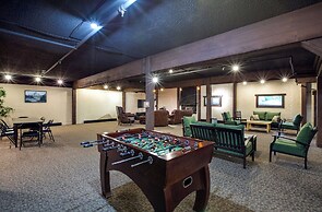 Snowline Lodge Condo #46 - Great for Skiers and Hikers on a Budget! No