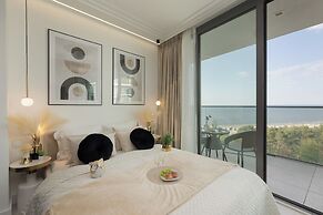 Apartment Royallux Sea View by Renters