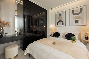 Apartment Royallux Sea View by Renters