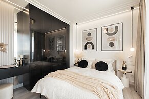 Apartment Royallux Sea View by Renters