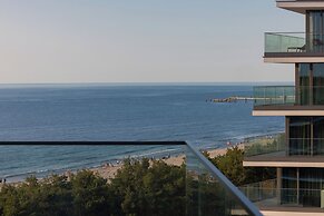 Apartment Royallux Sea View by Renters