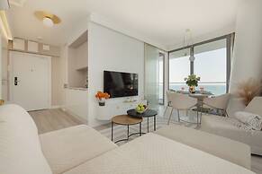 Apartment Royallux Sea View by Renters