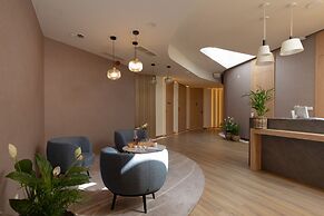 Apartment Royallux Sea View by Renters