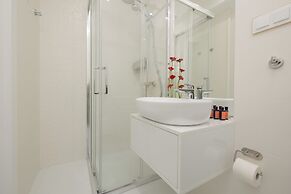 Apartment Royallux Sea View by Renters