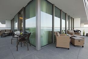 Apartment Royallux Sea View by Renters
