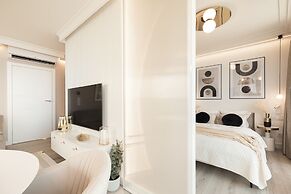 Apartment Royallux Sea View by Renters