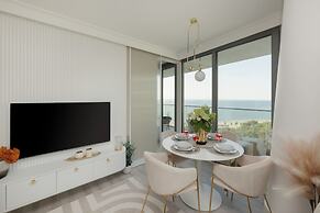 Apartment Royallux Sea View by Renters