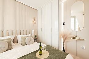 Apartment Royallux Sea View by Renters