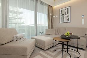 Apartment Royallux Sea View by Renters