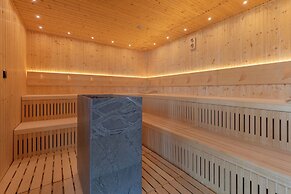 Apartment Royallux Sea View by Renters