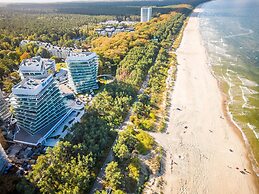 Apartment Royallux Sea View by Renters