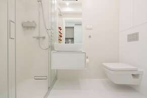 Apartment Royallux Sea View by Renters