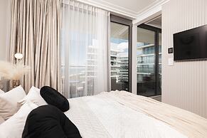 Apartment Royallux Sea View by Renters