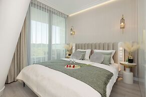 Apartment Royallux Sea View by Renters