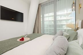 Apartment Royallux Sea View by Renters