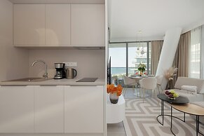 Apartment Royallux Sea View by Renters
