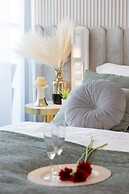 Apartment Royallux Sea View by Renters