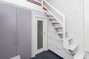 Apartment With a Mezzanine by Renters
