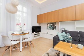 Apartment With a Mezzanine by Renters