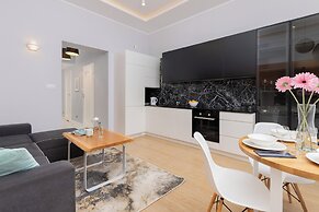 Apartment With a Mezzanine by Renters