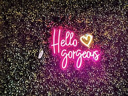 Unique Escape GameRoom! Bar, BBQ, Spacious, and Near Beach