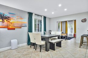 Unique Escape GameRoom! Bar, BBQ, Spacious, and Near Beach