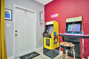 Unique Escape GameRoom! Bar, BBQ, Spacious, and Near Beach