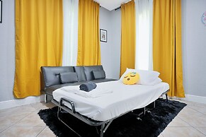 Unique Escape GameRoom! Bar, BBQ, Spacious, and Near Beach