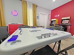 Unique Escape GameRoom! Bar, BBQ, Spacious, and Near Beach