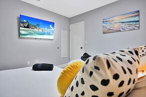 Unique Escape GameRoom! Bar, BBQ, Spacious, and Near Beach