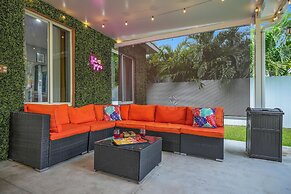 Unique Escape GameRoom! Bar, BBQ, Spacious, and Near Beach