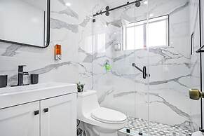 Unique Escape GameRoom! Bar, BBQ, Spacious, and Near Beach