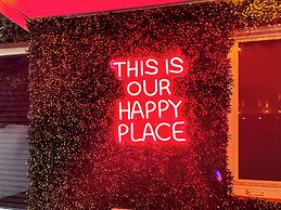 Unique Escape GameRoom! Bar, BBQ, Spacious, and Near Beach