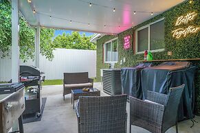 Unique Escape GameRoom! Bar, BBQ, Spacious, and Near Beach