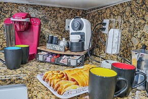 Unique Escape GameRoom! Bar, BBQ, Spacious, and Near Beach