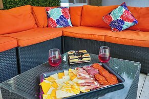 Unique Escape GameRoom! Bar, BBQ, Spacious, and Near Beach