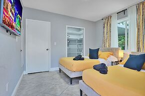 Unique Escape GameRoom! Bar, BBQ, Spacious, and Near Beach