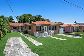 Unique Escape GameRoom! Bar, BBQ, Spacious, and Near Beach