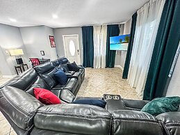 Unique Escape GameRoom! Bar, BBQ, Spacious, and Near Beach