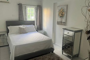 Cozy Central 1-bed Apartment in Kingston