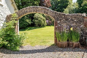 Charming 7-bed Estate House Near Gleneagles