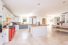 Charming 7-bed Estate House Near Gleneagles